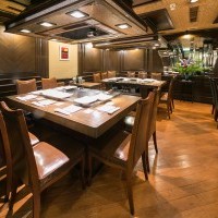 フローリングを明るめの色に変えたことで、店内も明るく落ち着いた雰囲気に
