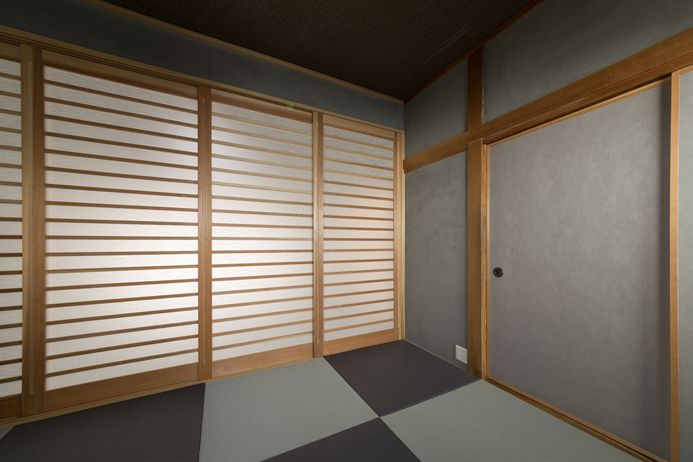 落ち着いたトーンのモダンな和室