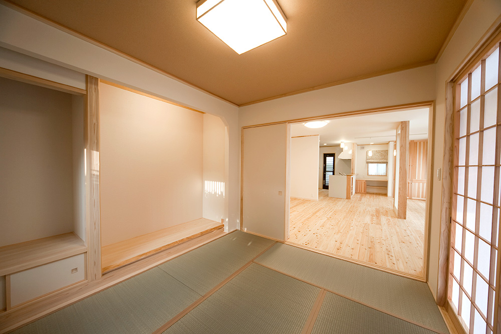 リビングへと続く和室もスッキリとした雰囲気に