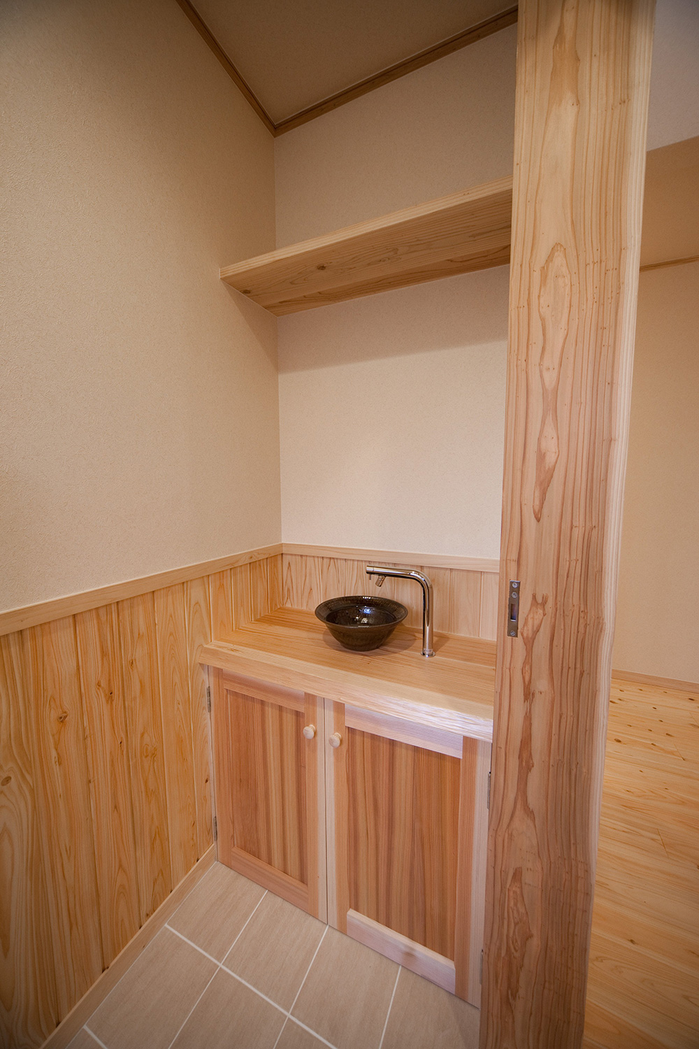 手洗いボウルには小代焼を採用