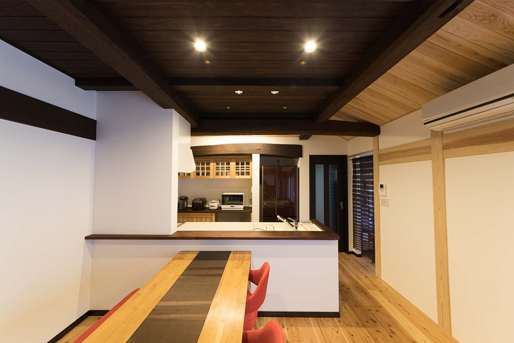 モダンな空間のダイニングキッチン