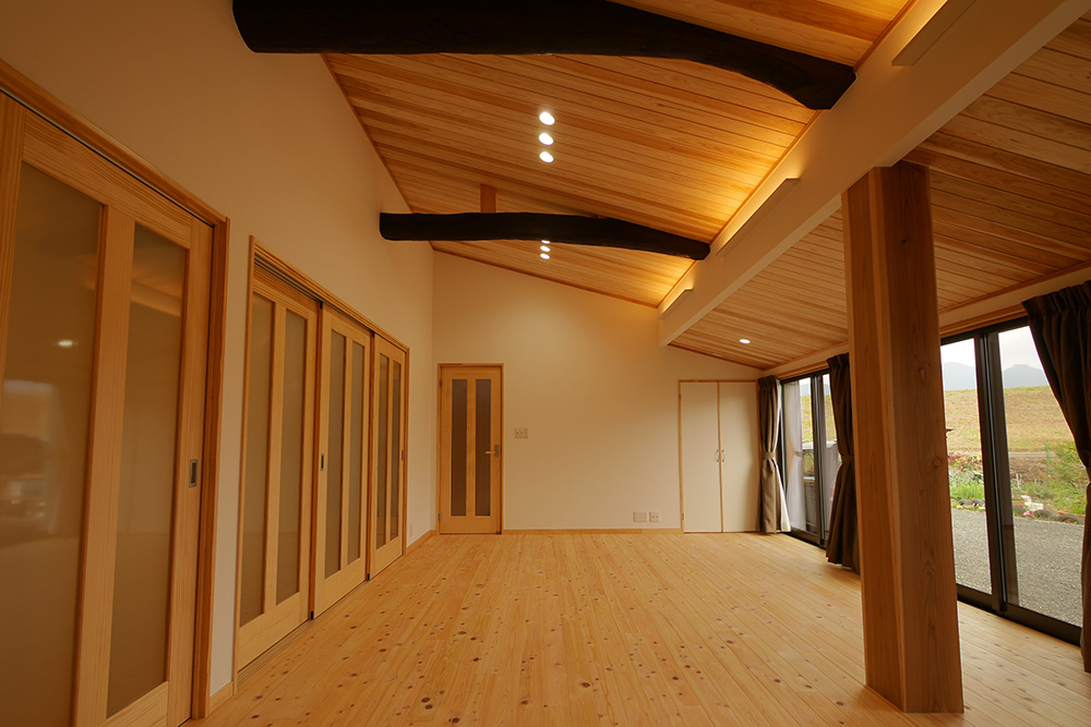 勾配天井で明るいLDKへ