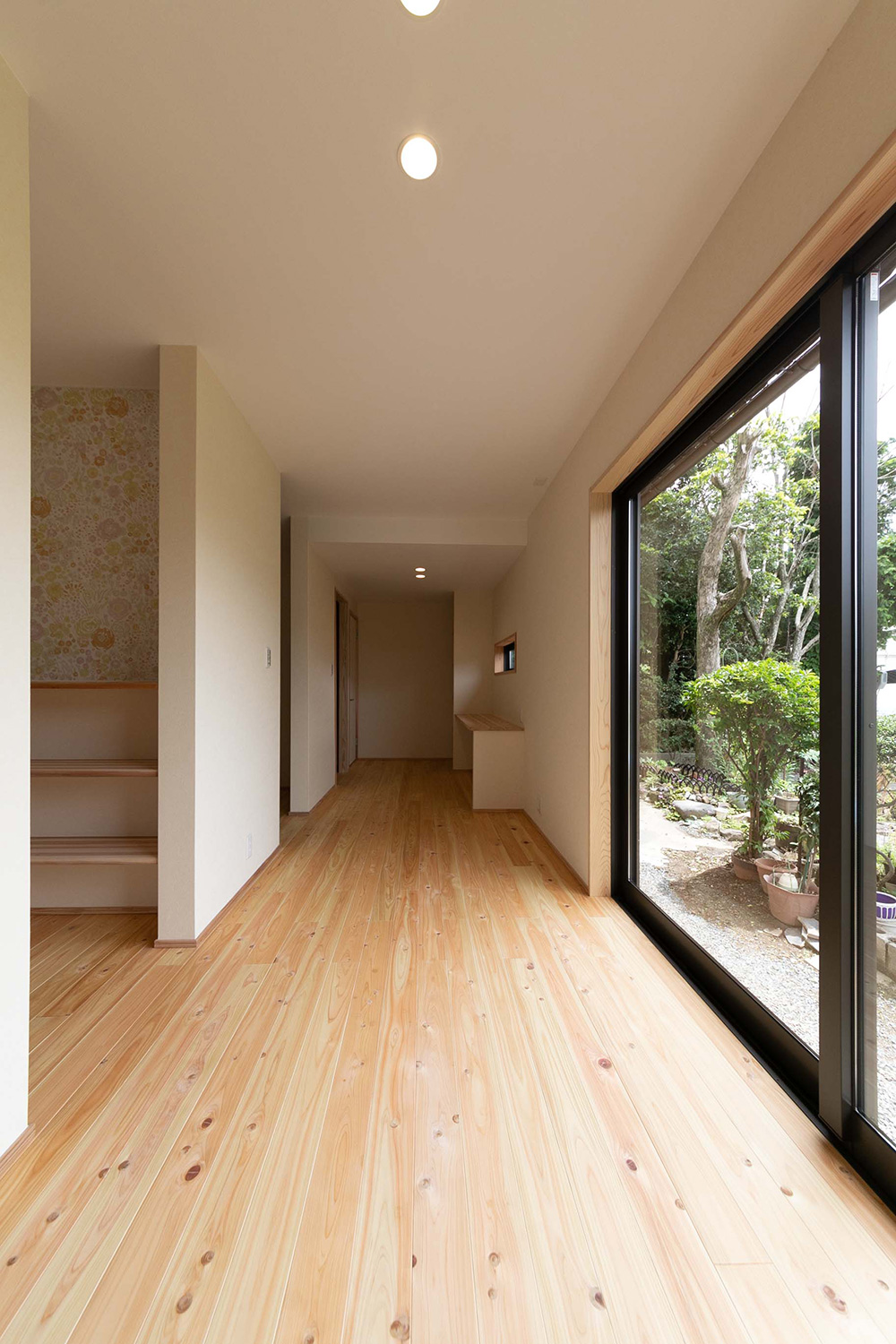 明るく開放的な雰囲気の縁側