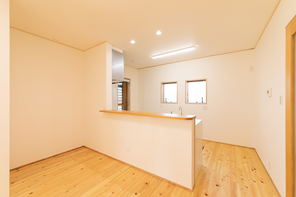 キッチンも外光が入り、明るいイメージに