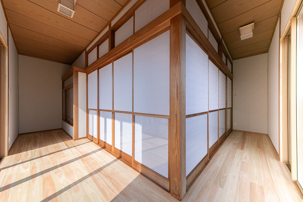 昔ながらの縁側はそのままに