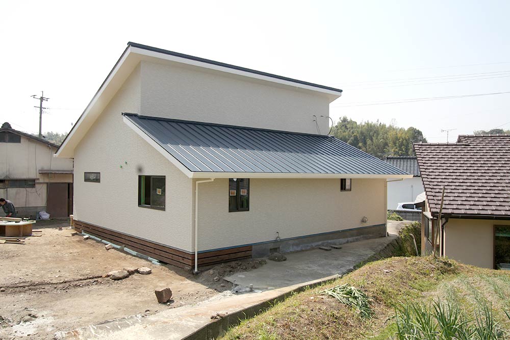 ２階建てからすっきりとした平屋建てに