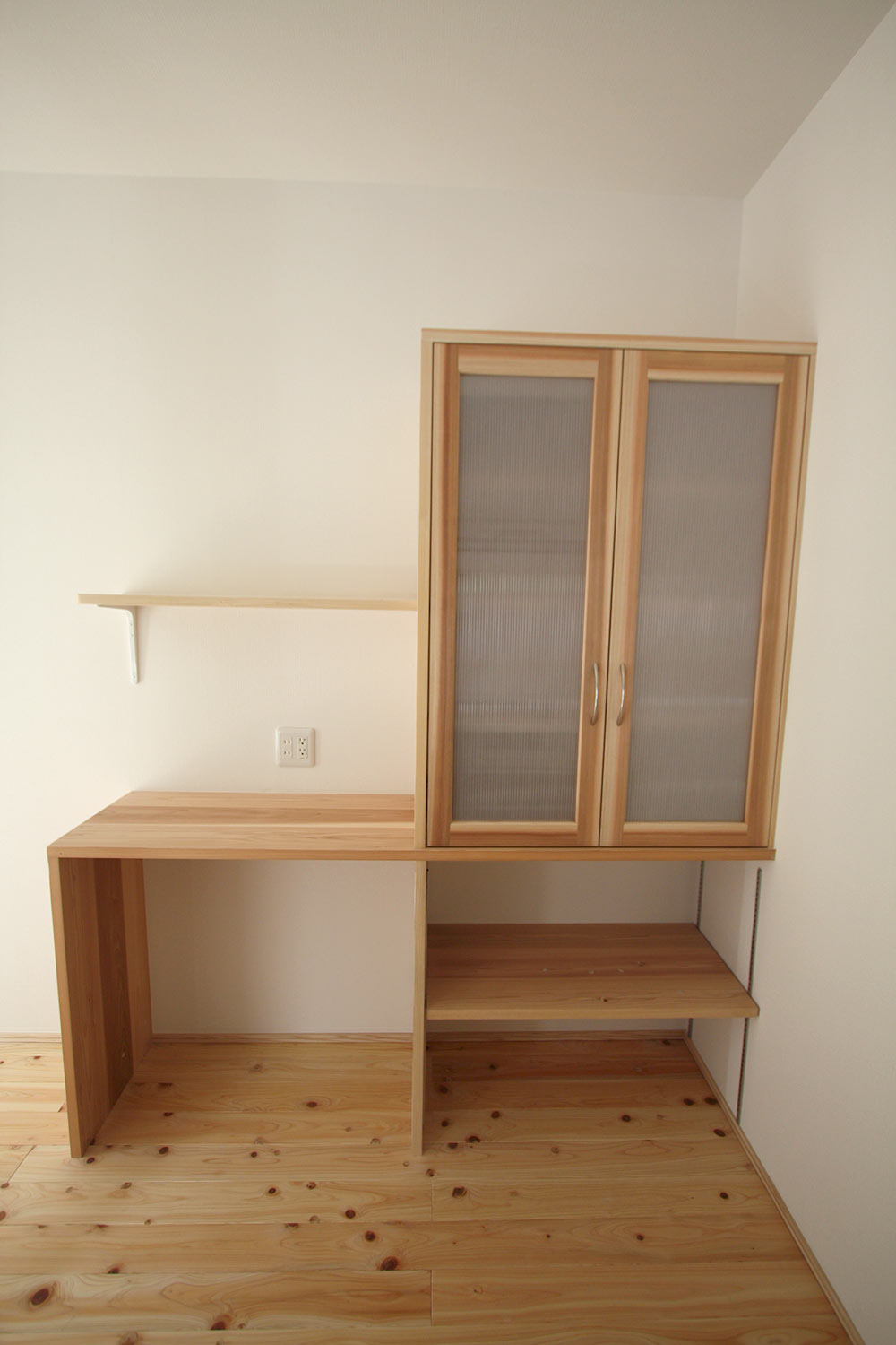 造作の収納棚は見た目にも良く耐震に強い