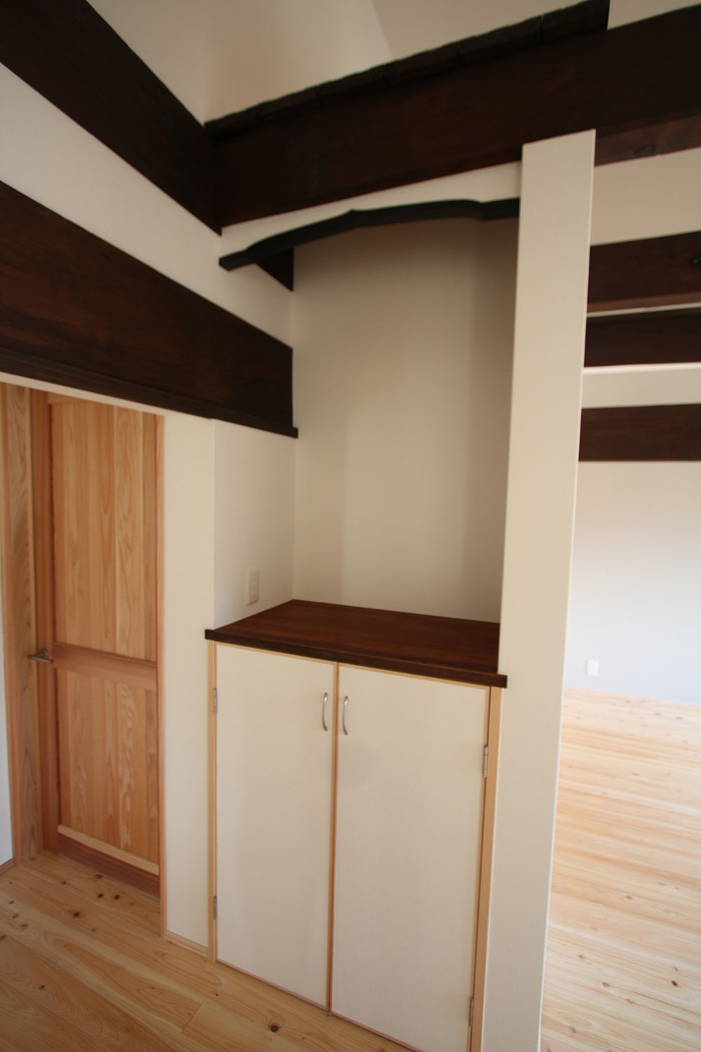 昔の面影を残したままの棚はこれからも使い勝手バッチリ