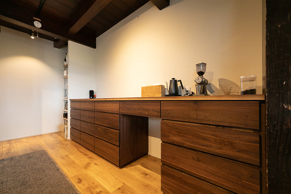 造作(オリジナルオーダー家具)のキッチン収納はすっきりとおしゃれに