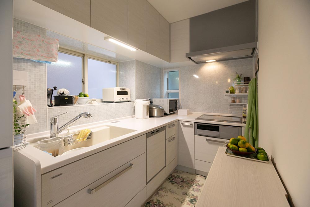 L型キッチンで効率の良い家事動線を確保