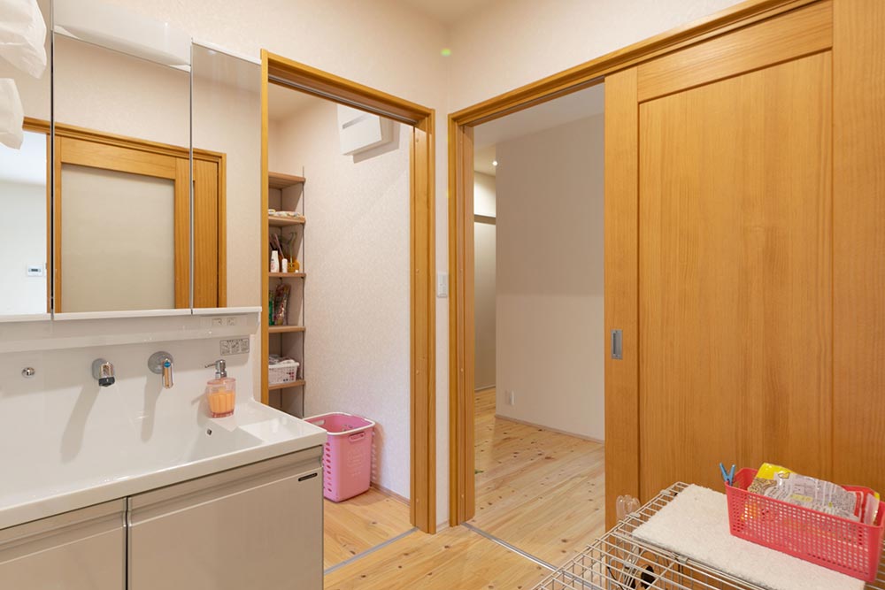 新しい使い勝手の良い洗面台で快適に