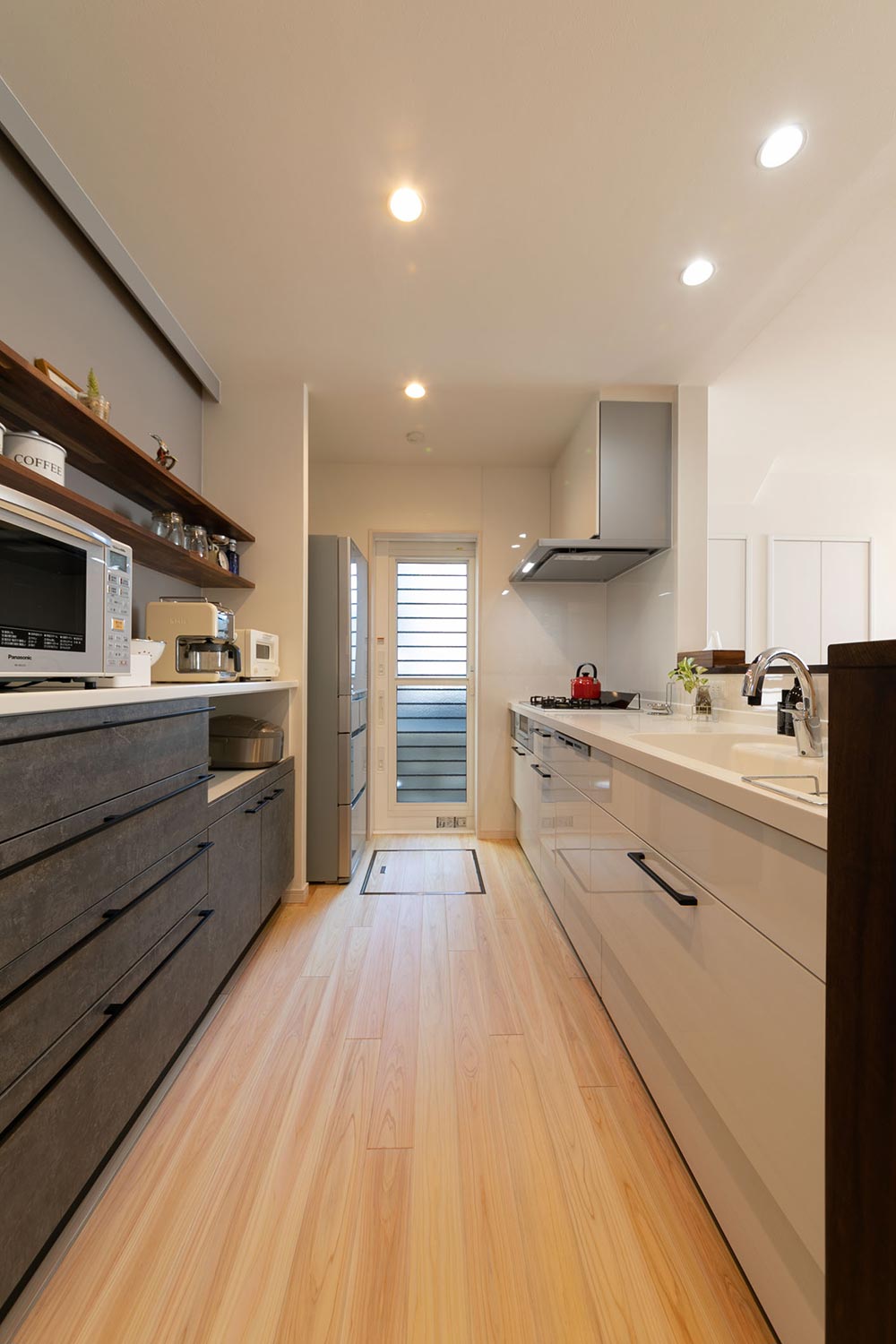 広々とした対面キッチンは、家族の会話を楽しめます