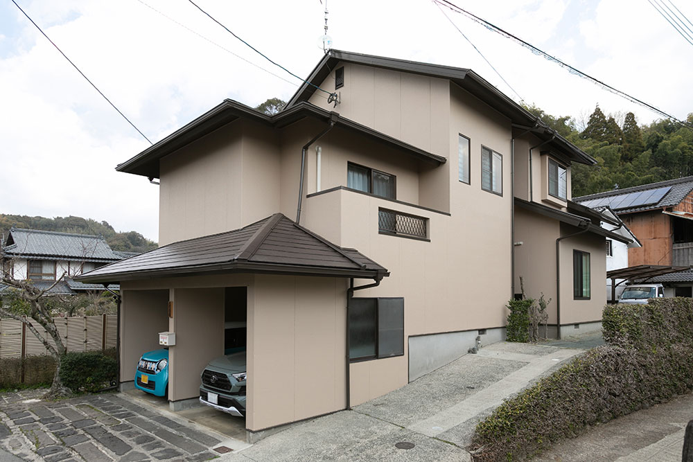 ブラウン系に統一した飽きのこない落ち着いた外観