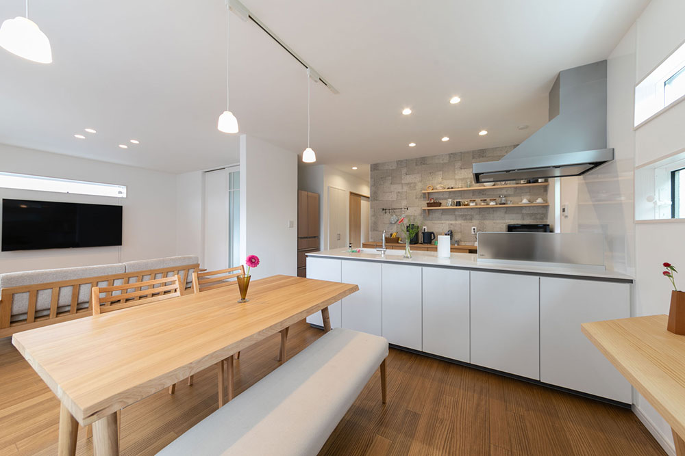 キッチンを中心に家族が集う空間