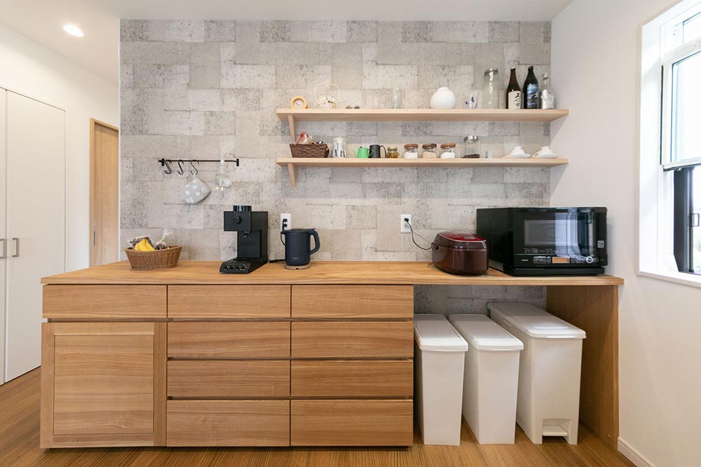 キッチンには、収納力とデザイン性を兼ね備えた造作家具(オリジナルオーダー)