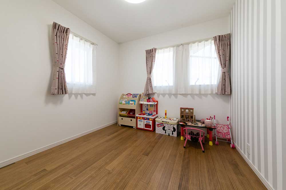 アクセントクロスでおしゃれな「子ども部屋」に