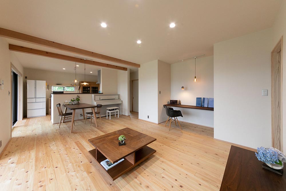 家族団らんを楽しむ、広々としたLDK