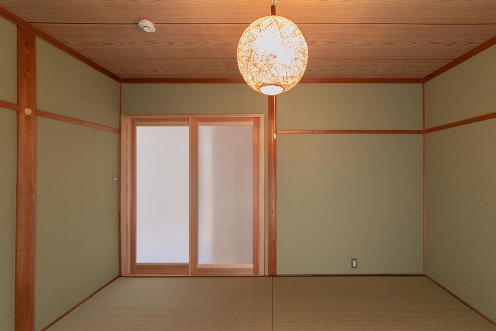 引き戸だけを新しく、昔のままの和室