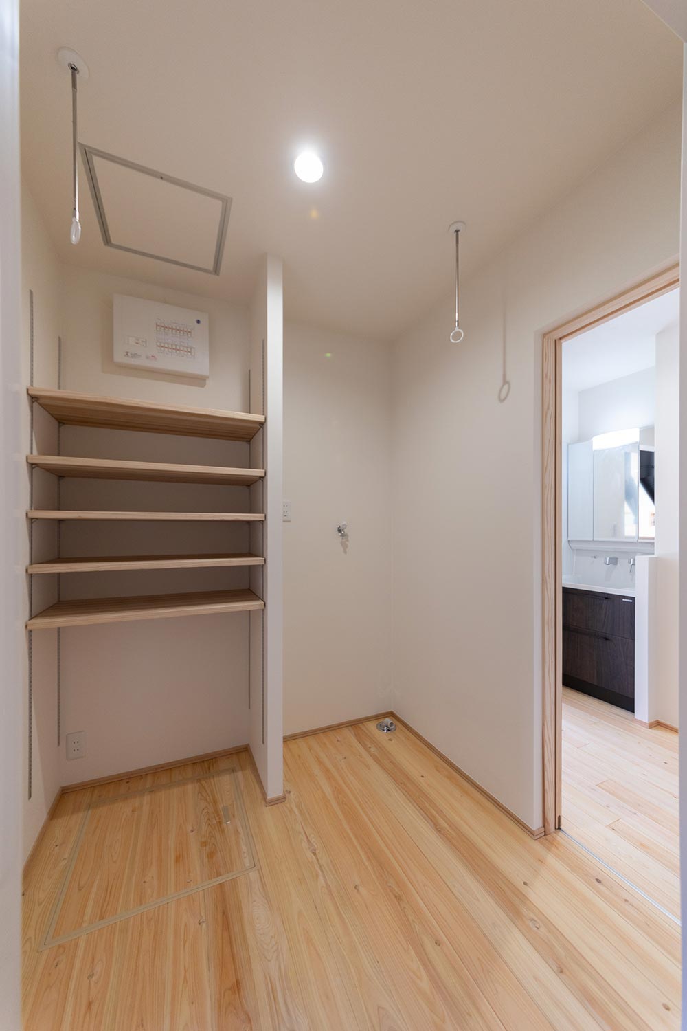 室内干しもできる脱衣室