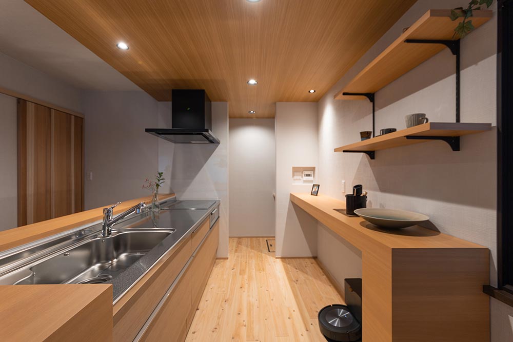 奥にパントリーを設けたため、いつもすっきり片づくキッチン