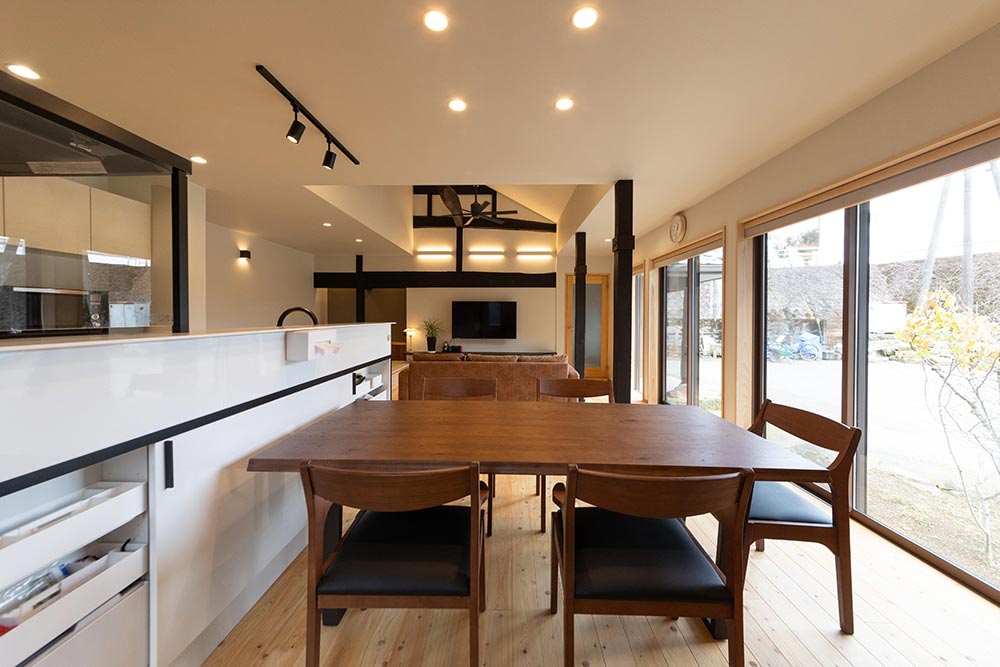 暖かな陽ざしが包み込む開放的なLDK