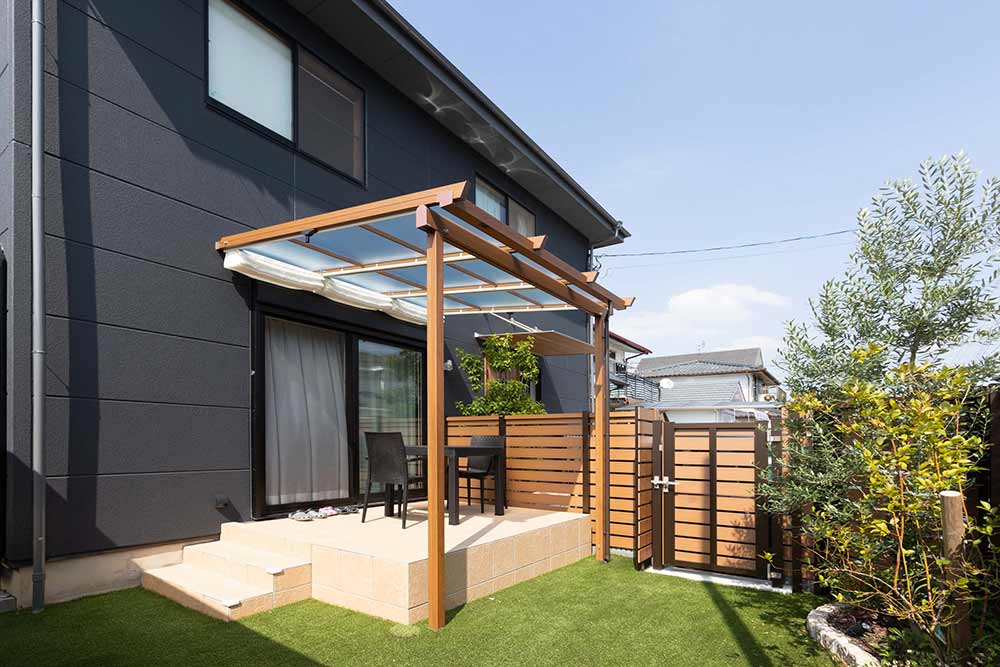 駐車スペースの一部をお庭へと改修しました