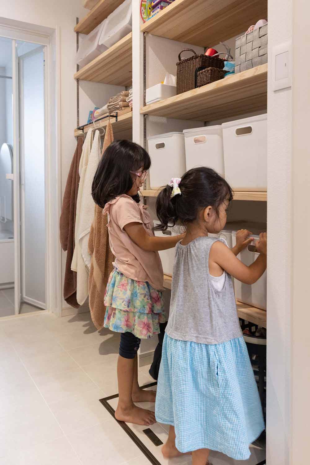 ご家族それぞれの着替え置き場を設け、た脱衣室