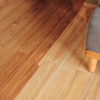 時間の移ろいを楽しむことができる、ヒノキのフローリング