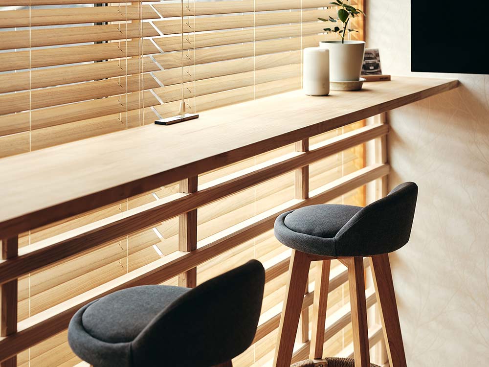 お子さまの読書や、ゆっくりとカフェタイムを味わえるカウンター