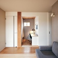 お子さまを見守りながら仕事ができるよう、「セカンドリビング」と「デスクコーナー」に繋がりを持たせました
