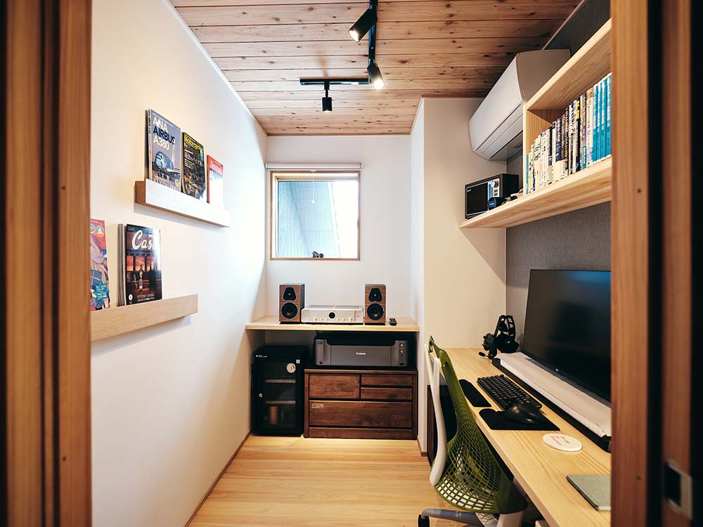 仕事はもちろん、趣味も満喫できるようになった「書斎」
