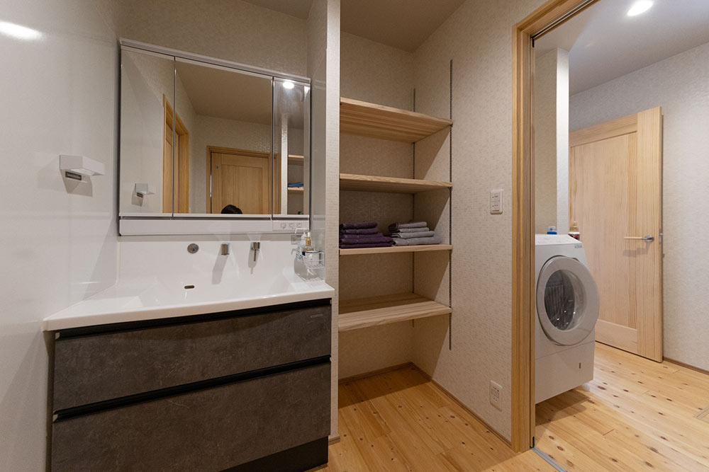 収納力と家事動線の良さが魅力的な、洗面・脱衣室