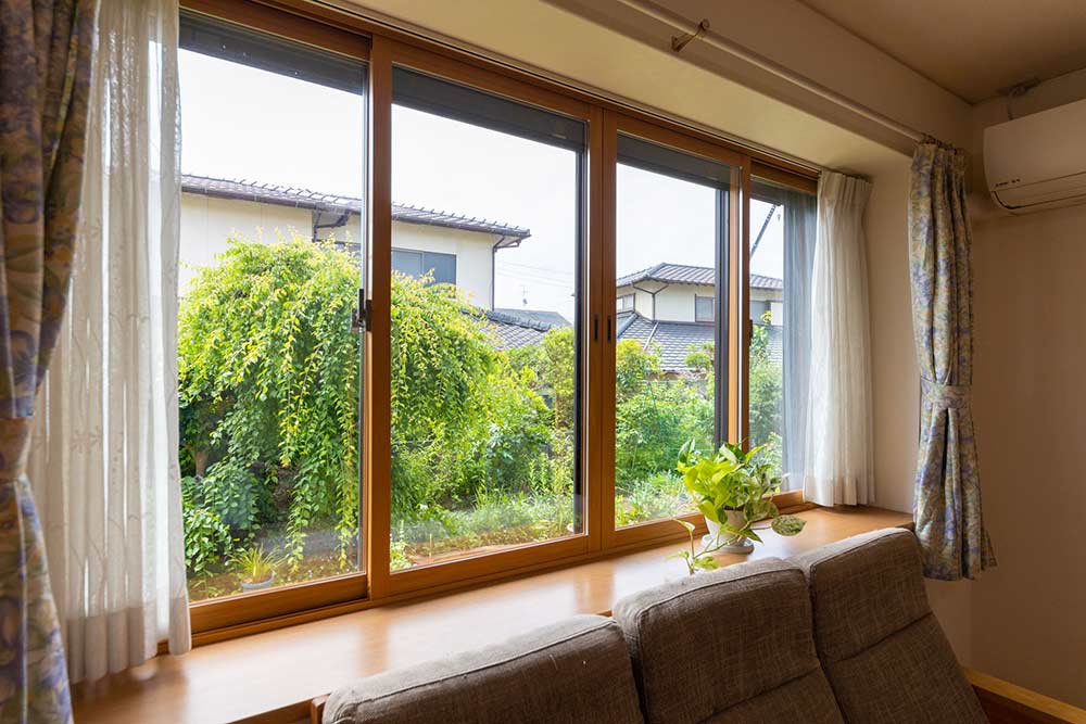 内窓は出窓にも取り付け可能です