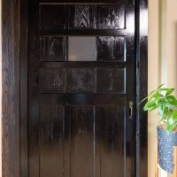 艶やかな黒が際立つ、品格を与える思い入れのある建具
