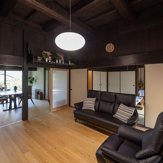 二世帯家族の絆が深まる、築120年古民家リノベーション