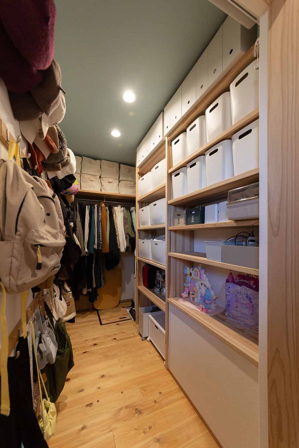 しまう物に合わせて自由自在。成長と共に変化するカスタム収納
