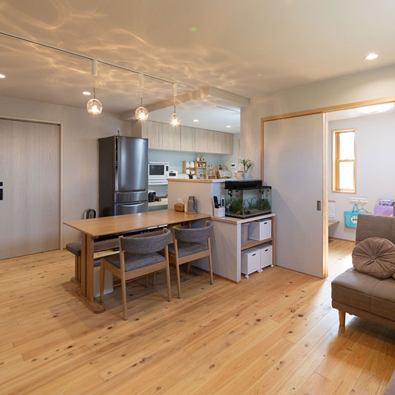 ガレージが平屋に大変身！<br />
収納で叶えるくつろぎの住まい