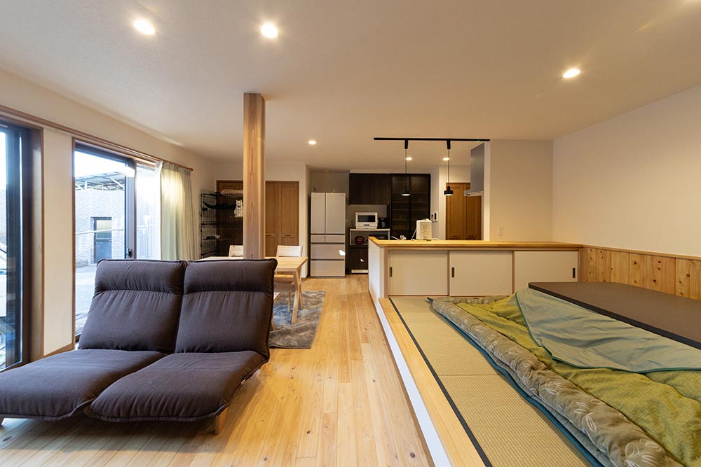 食事はダイニングで、食後は畳でゴロ寝。暮らしの楽しみが広がる間取り