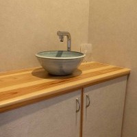 趣ある焼き物の手洗いボウルが、何気ない時間を特別なひとときに