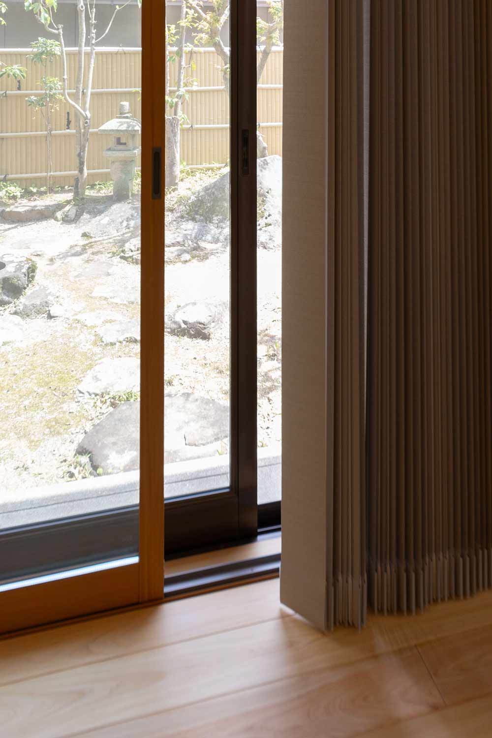 寒さや結露をしっかりシャットアウト。１年中快適な室温を保つ内窓